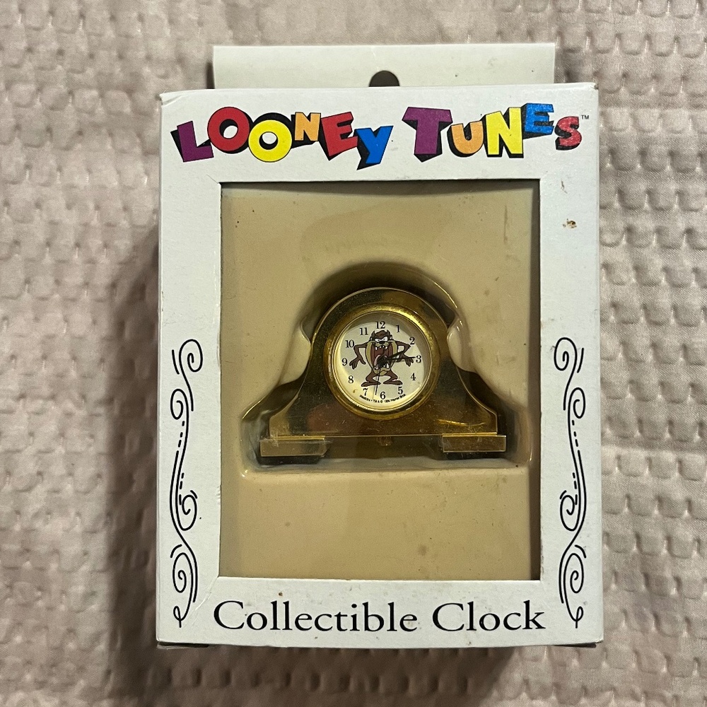 Vintage Looney Tunes Tasmanian Devil Collectible Miniature Clock (1996)